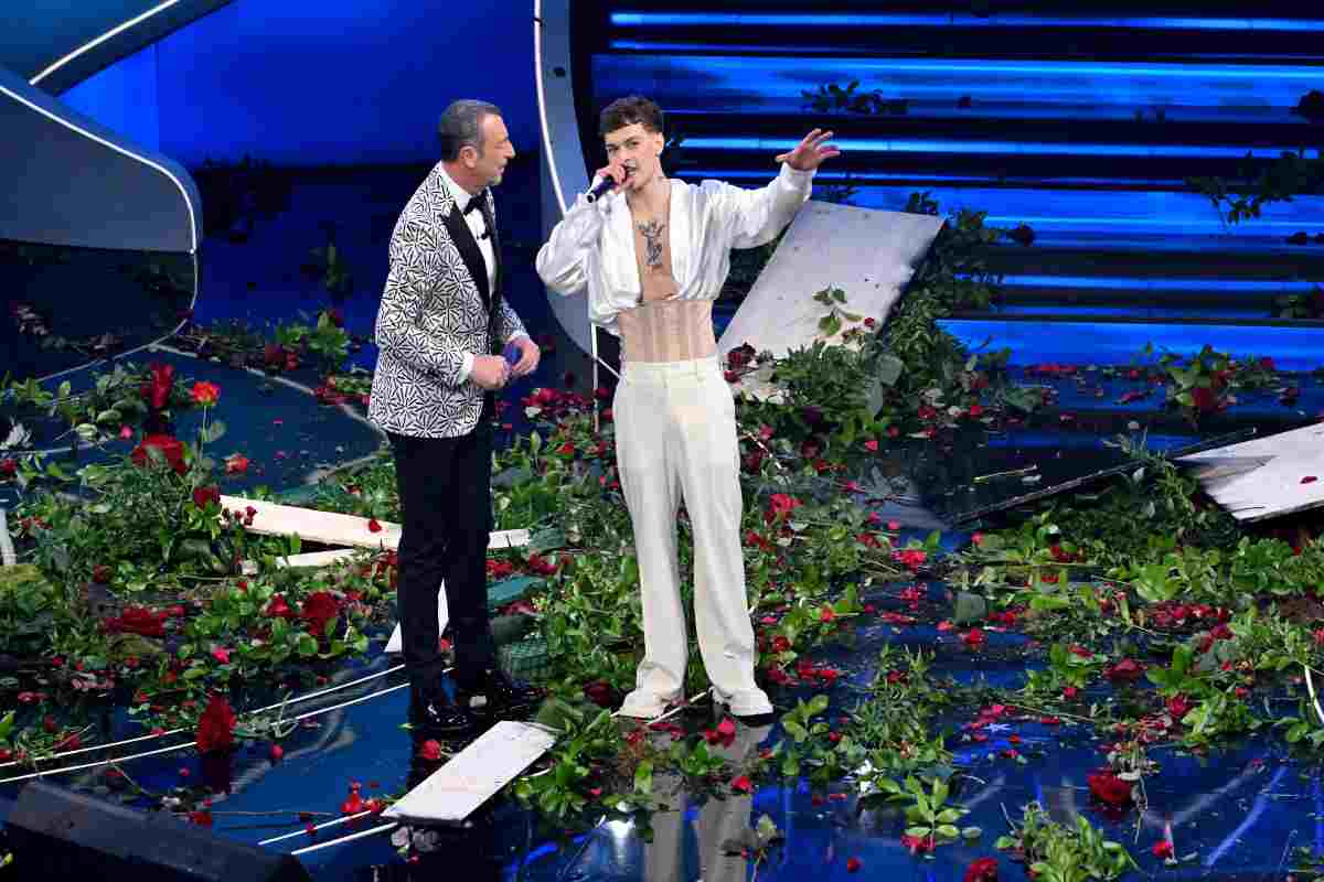 Blanco distrugge il palco di Sanremo