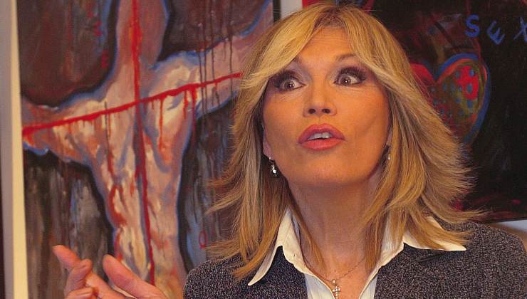 Amanda Lear e l'arresto: cosa ha raccontato