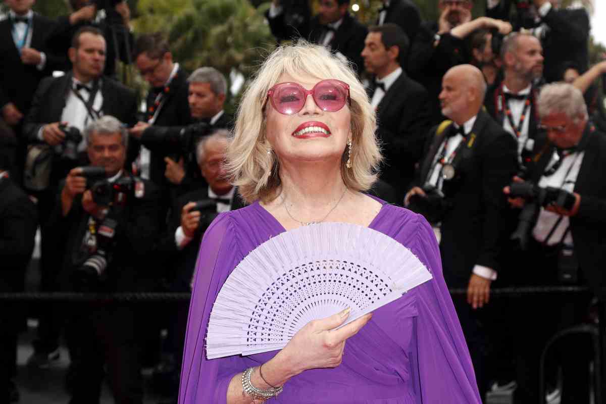 Amanda Lear, la confessione della showgirl