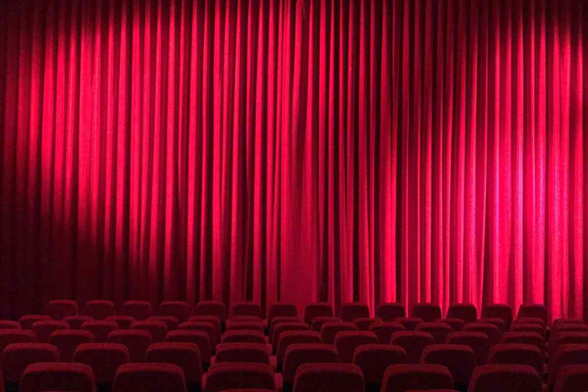 massacro al cinema: morte 12 persone